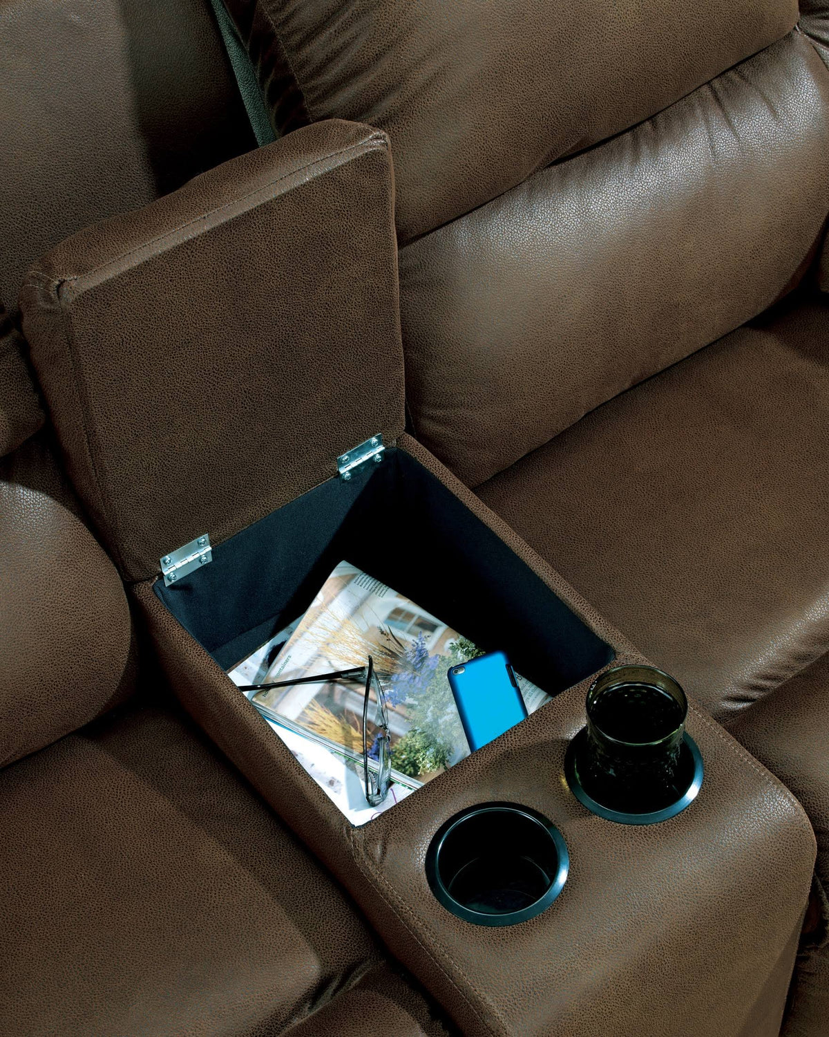 Reclining Loveseat with Console R973817
