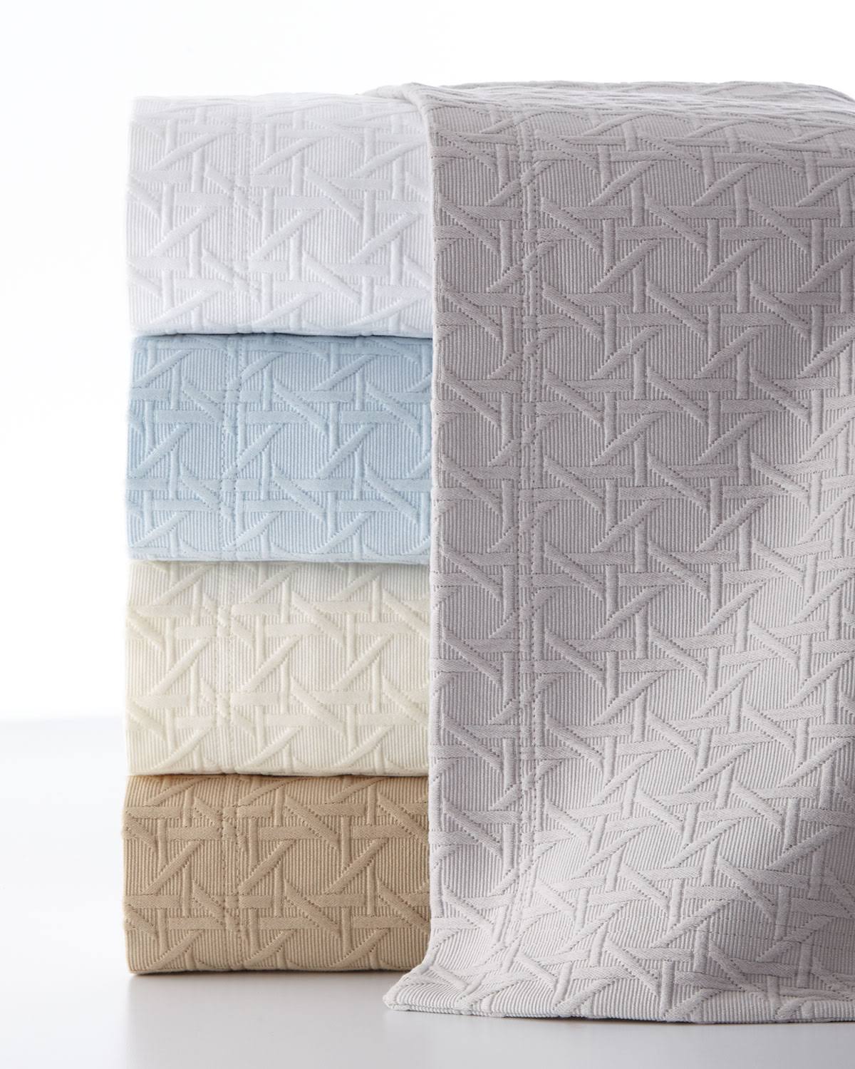 White Full-Queen Matelasse Coverlet S71183