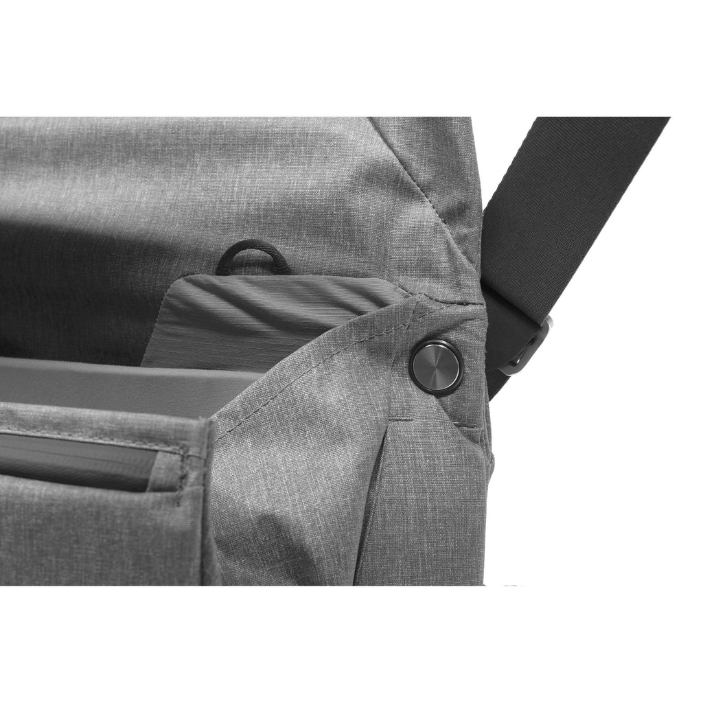 Messenger 13L Ash X354275