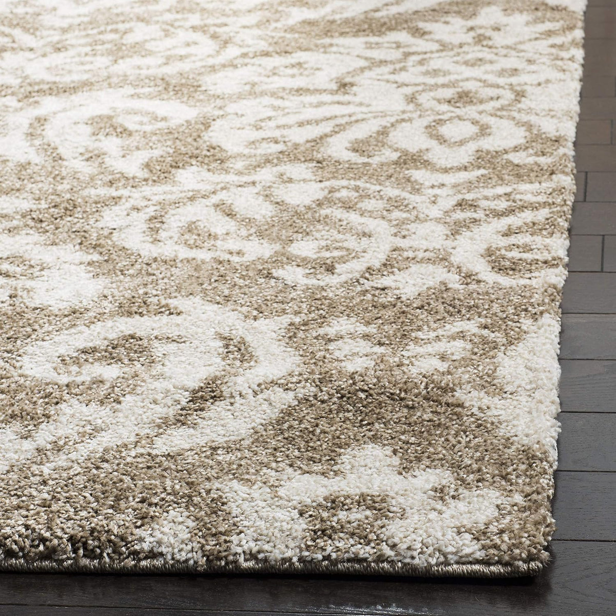 Beige & Cream 6' x 9' Area Rug M1978