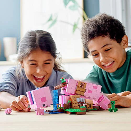 Minecraft Pig House Building Toy with 2 Pig Figures G523